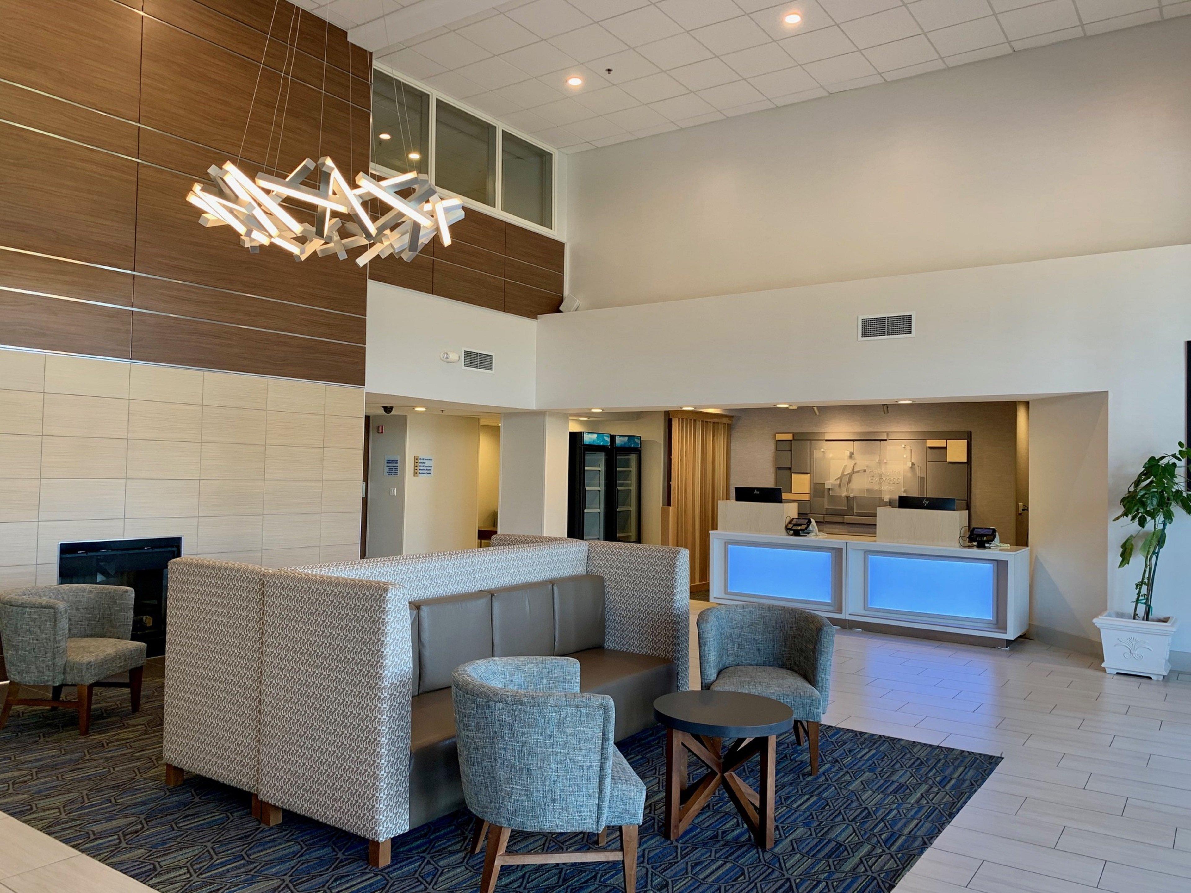 Holiday Inn Express & Suites Tracy By Ihg Exterior photo