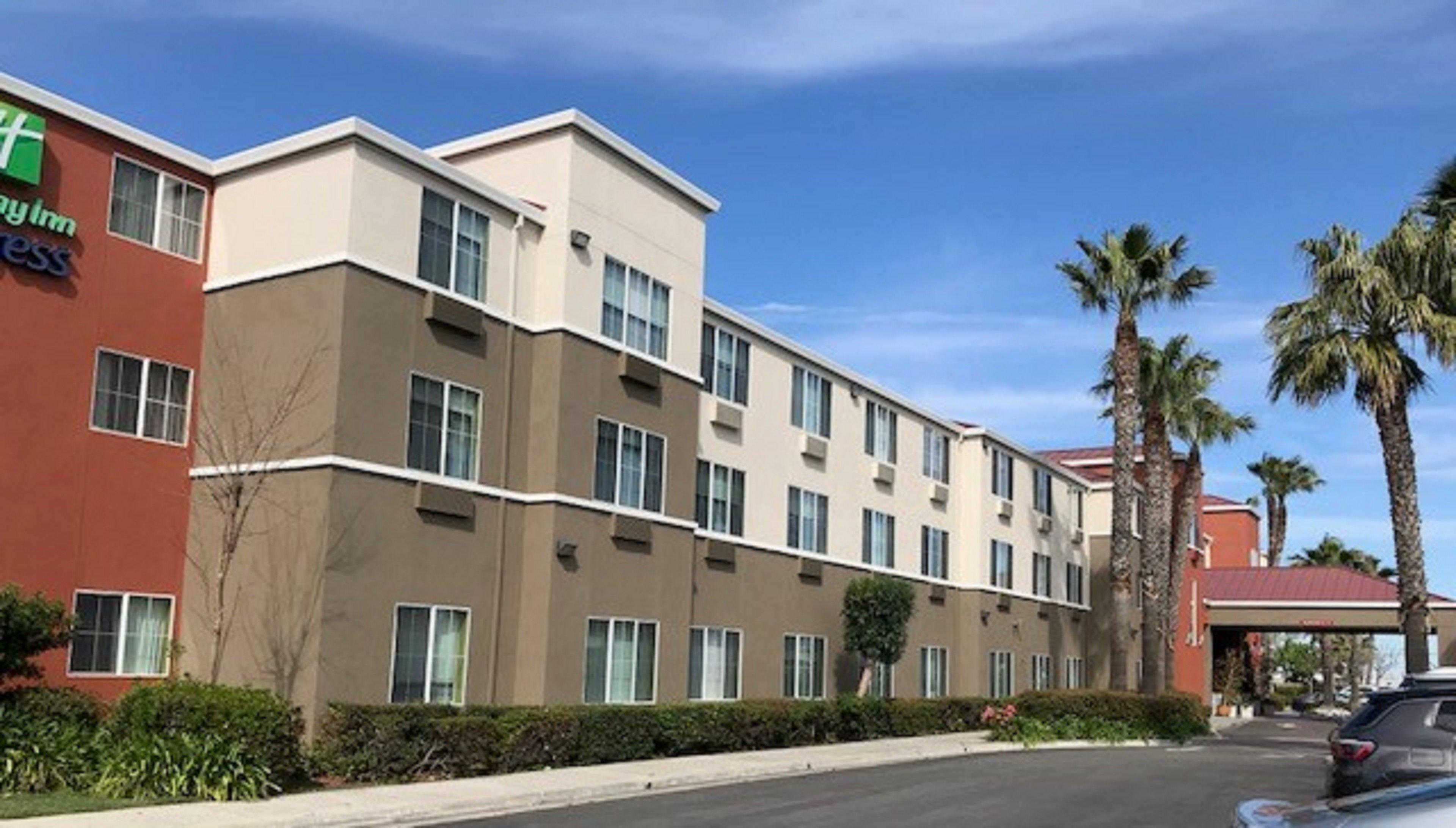 Holiday Inn Express & Suites Tracy By Ihg Exterior photo