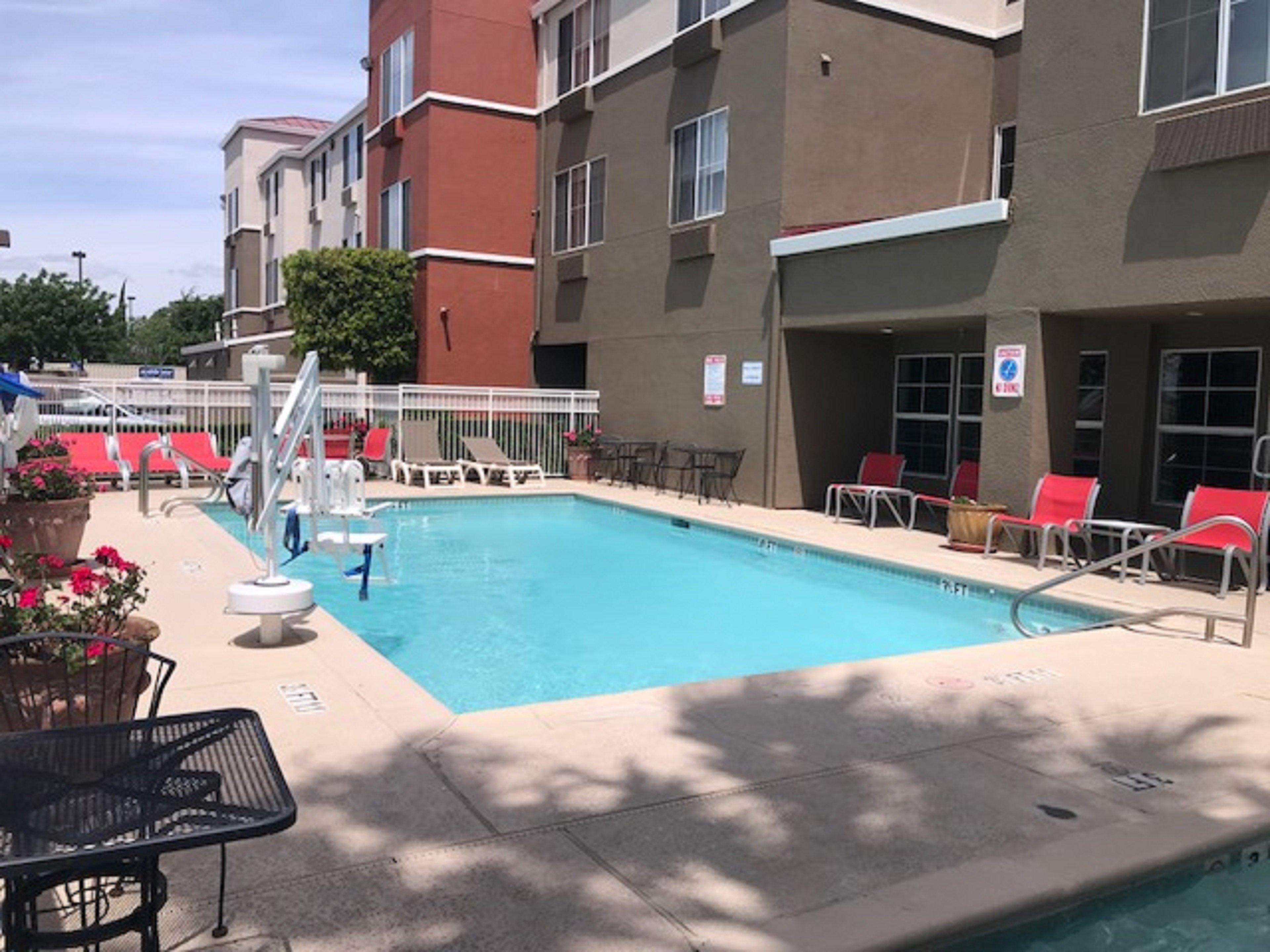 Holiday Inn Express & Suites Tracy By Ihg Exterior photo