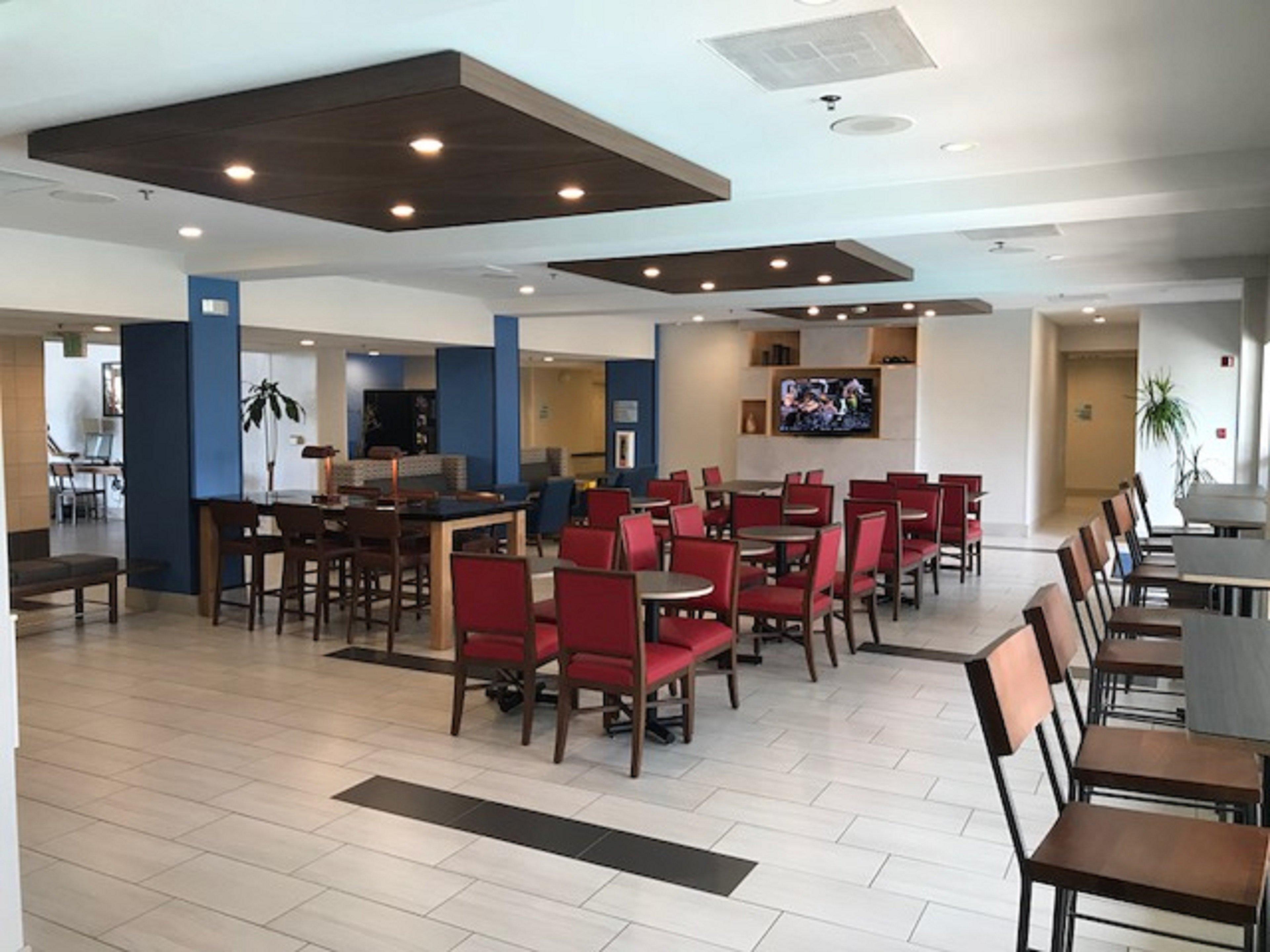 Holiday Inn Express & Suites Tracy By Ihg Exterior photo