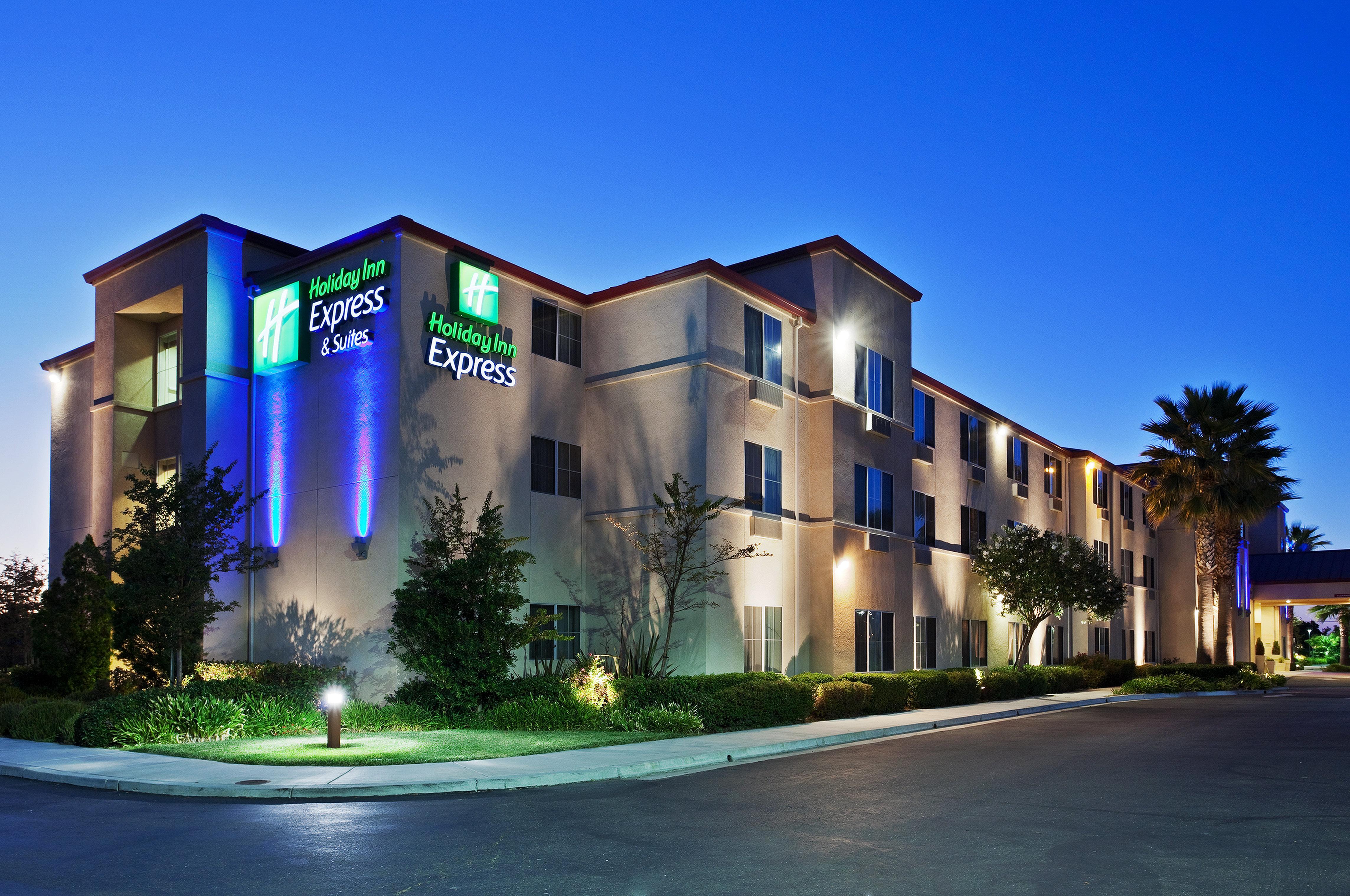Holiday Inn Express & Suites Tracy By Ihg Exterior photo