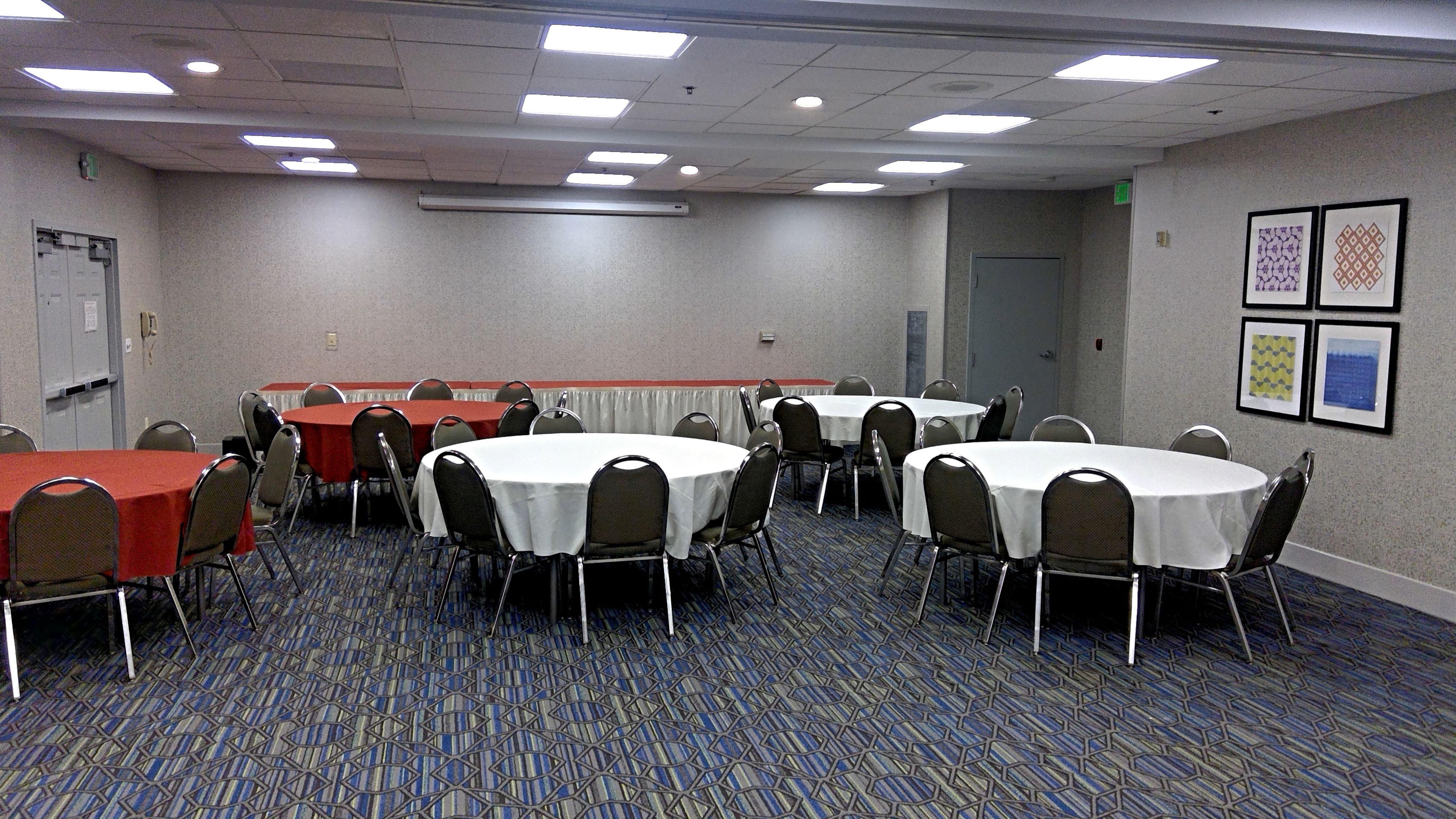 Holiday Inn Express & Suites Tracy By Ihg Exterior photo