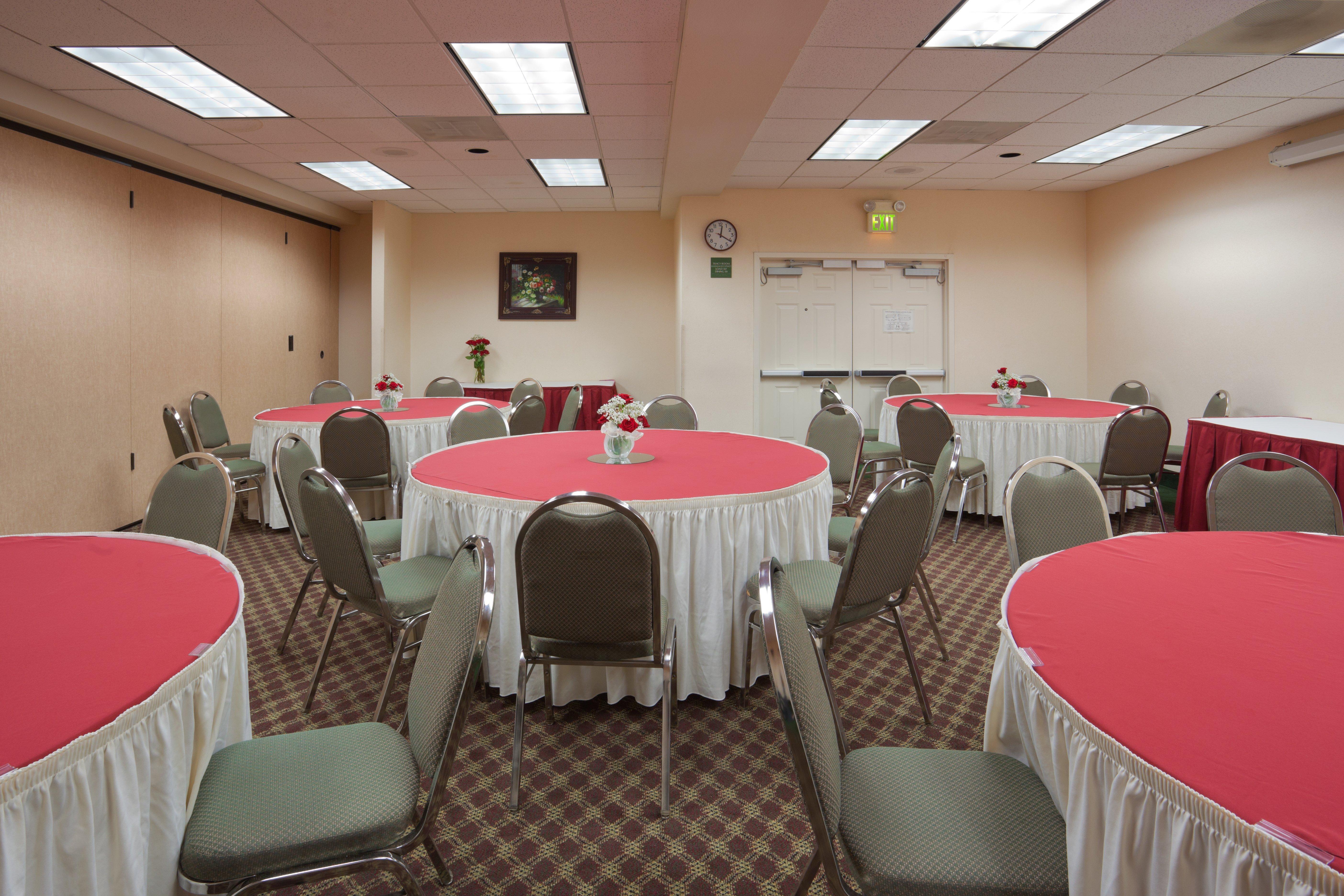 Holiday Inn Express & Suites Tracy By Ihg Exterior photo