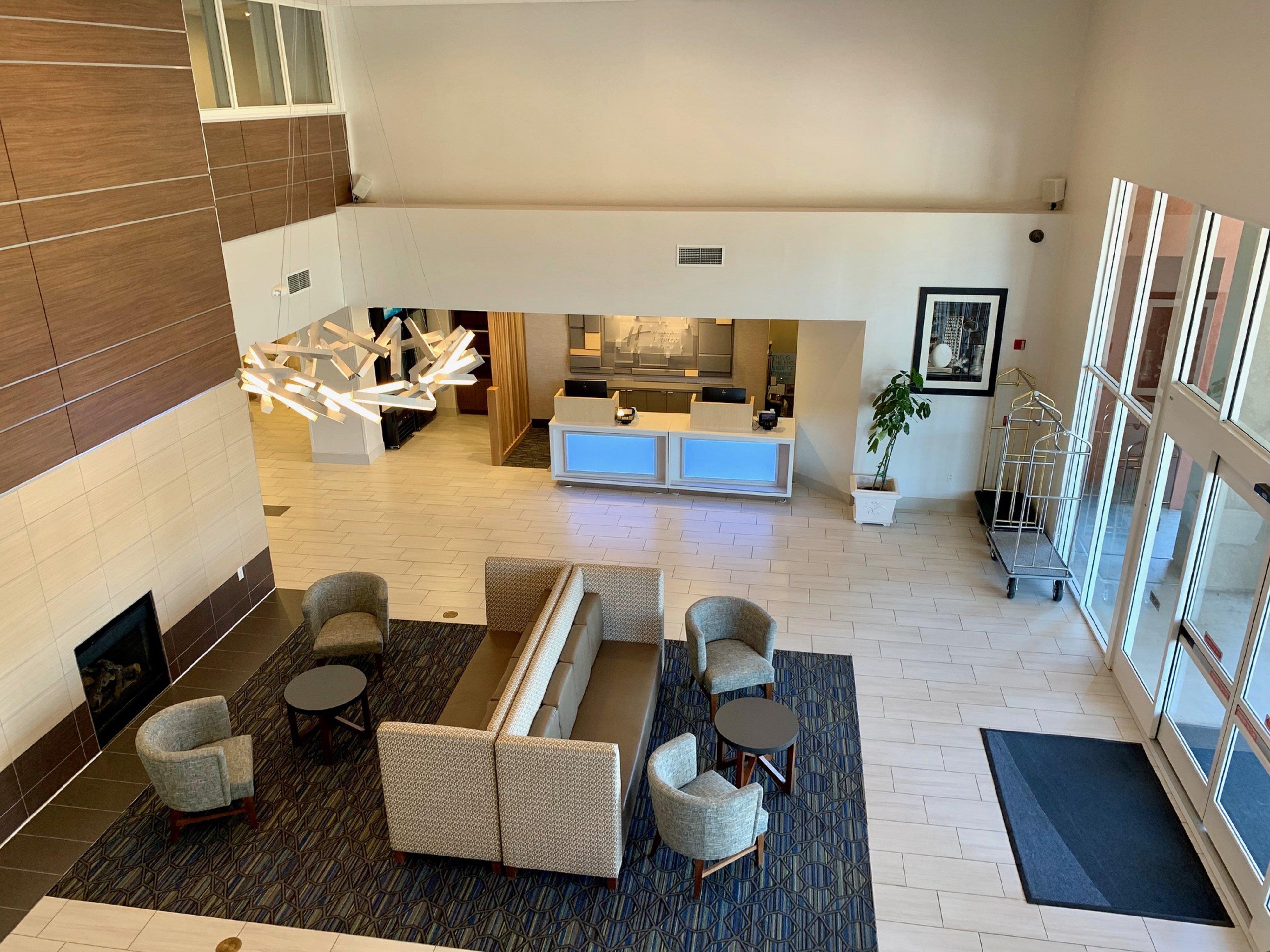 Holiday Inn Express & Suites Tracy By Ihg Exterior photo