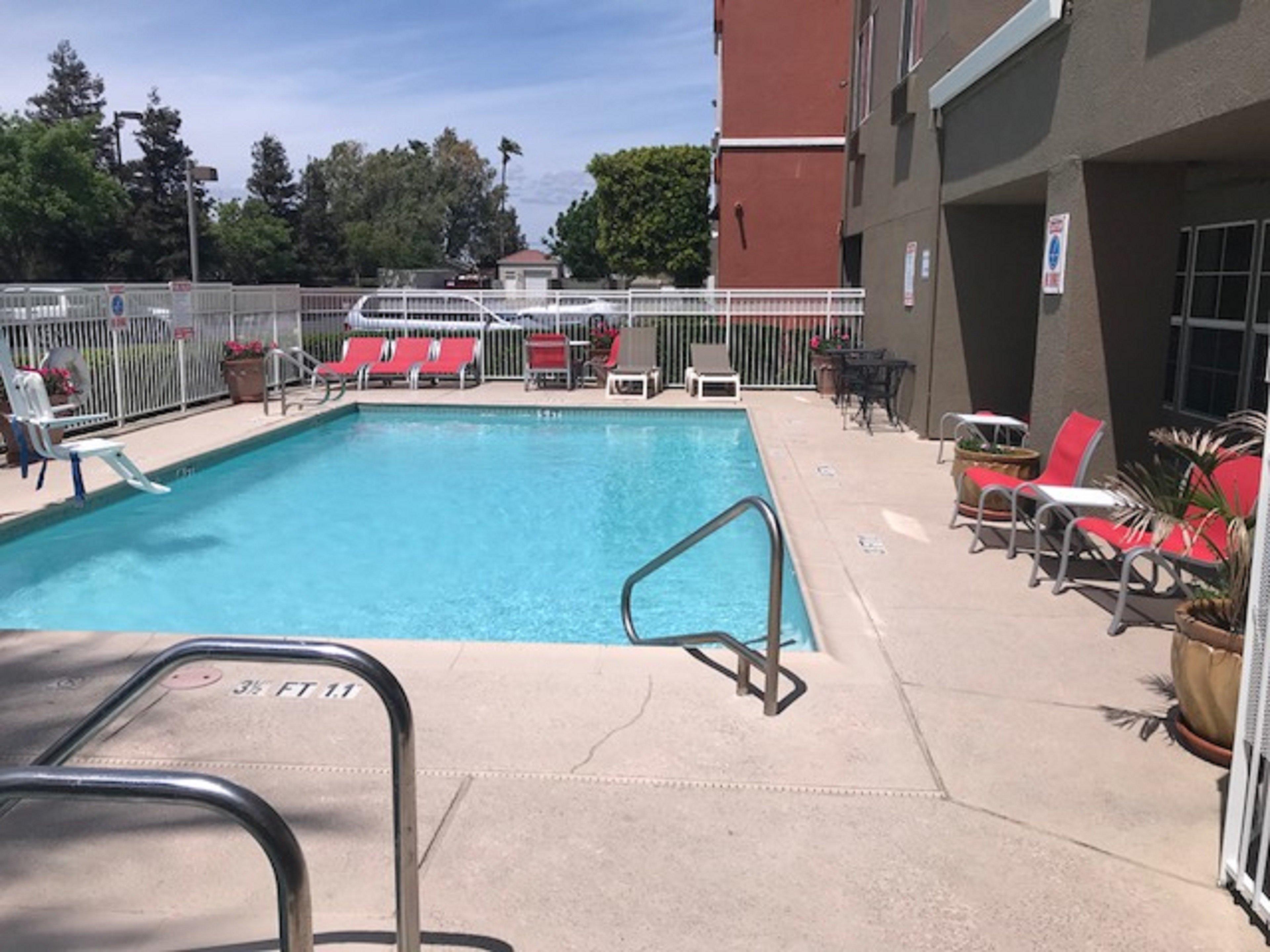 Holiday Inn Express & Suites Tracy By Ihg Exterior photo
