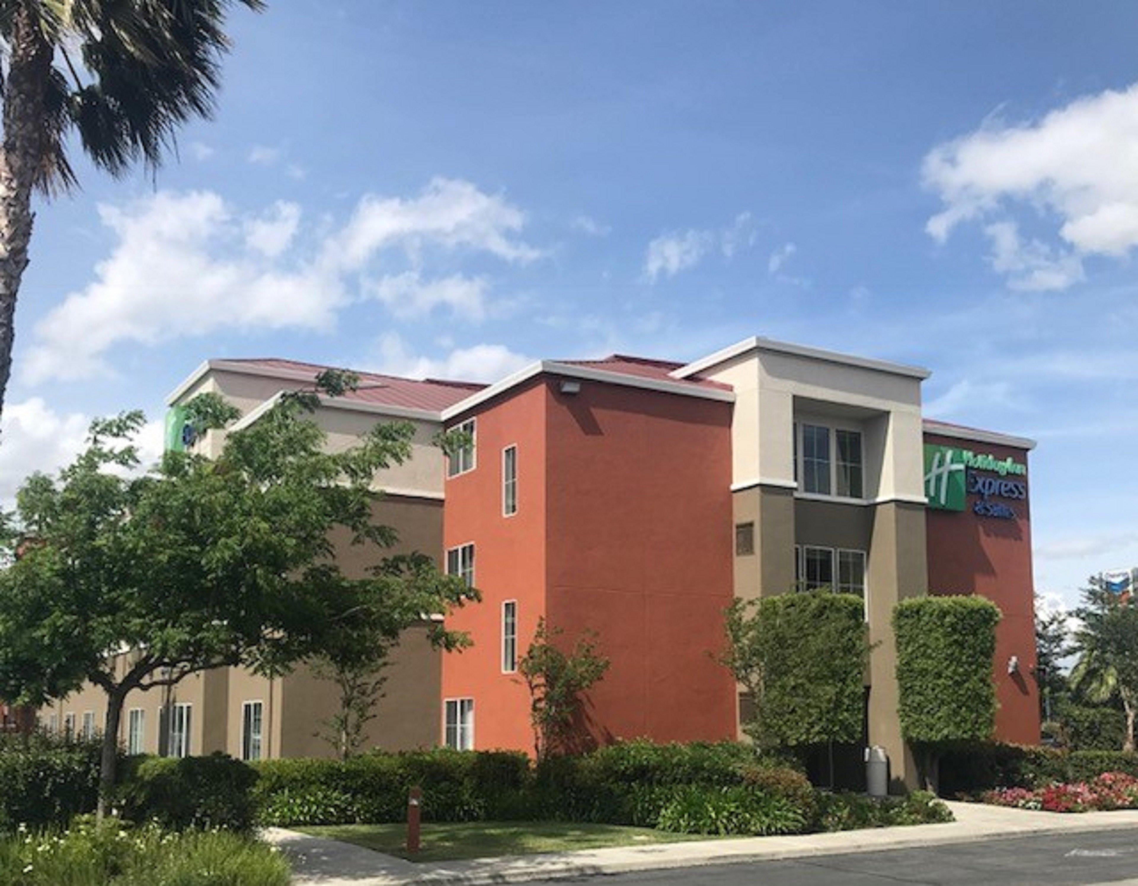 Holiday Inn Express & Suites Tracy By Ihg Exterior photo
