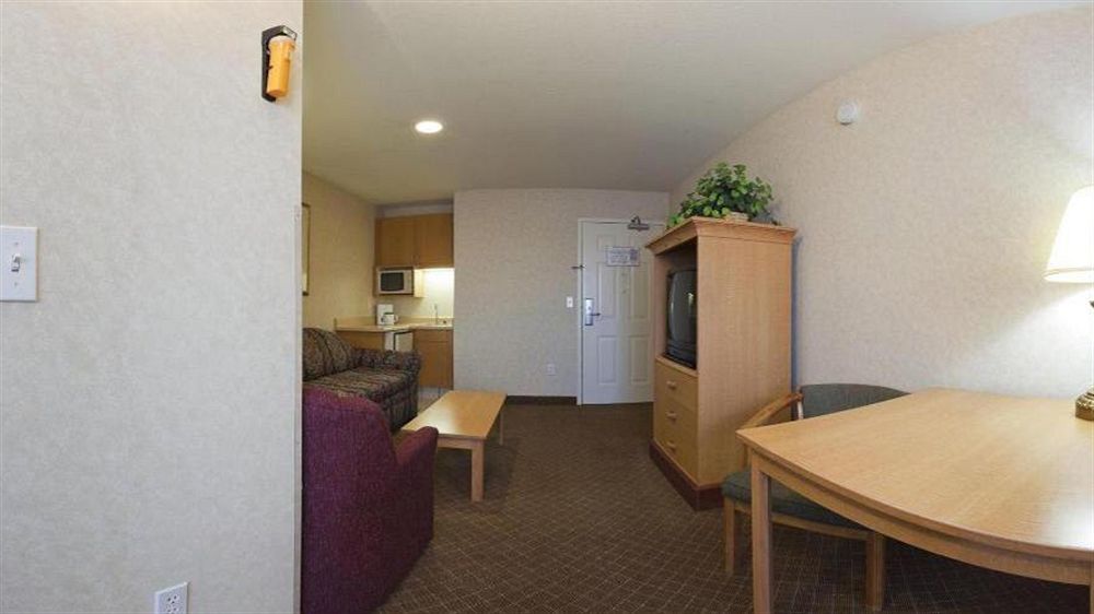 Holiday Inn Express & Suites Tracy By Ihg Exterior photo